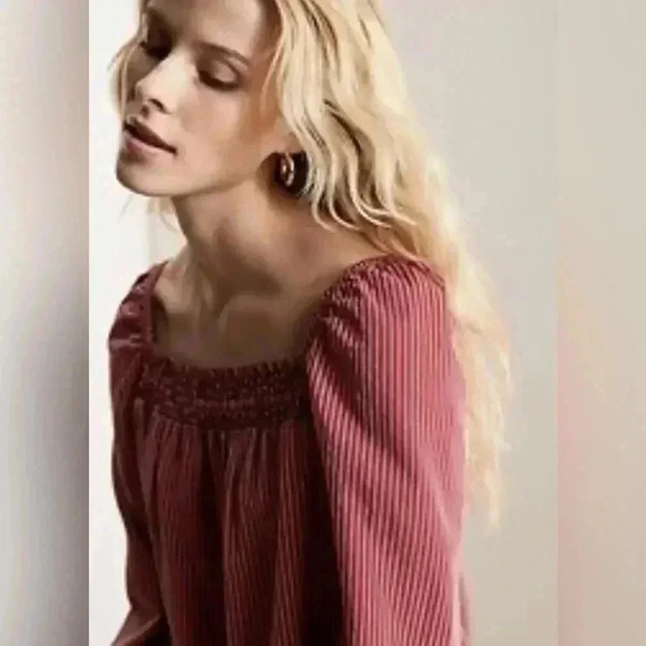 Banana Republic STRIPED EMBROIDERED SMOCKED-NECK BLOUSE Medium Great Condition - Picture 1 of 3